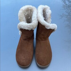 Cozy Tan Boots with Fluffy Lining